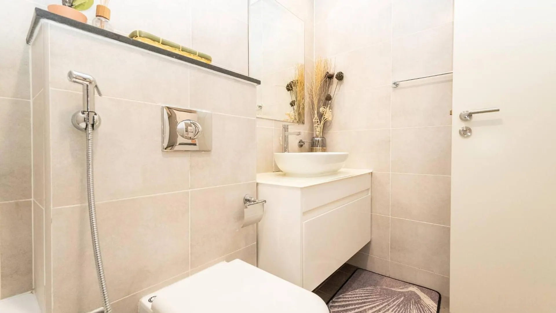 Apartment Elegant Studio In Damac Hills - Exclusive Living With Premium Amenities, Managed By Think Realty Dubai